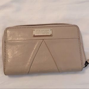 Marc Jacobs wristlet